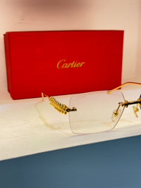 Cartier à verres clairs, face rectangulaire sans cerclage et détails dorés — photo réelle 2 de la paire chez NVL