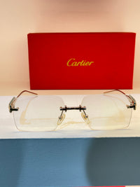 Cartier à verres clairs, face rectangulaire sans cerclage et détails argentés — photo réelle 1 de la paire chez NVL