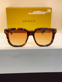 Gucci carrée au motif écaille brun et ambré, avec verres jaune-orangé — photo réelle 2 de la paire chez NVL