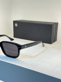 Montblanc noire, face rectangulaire aux angles arrondis et verres gris — photo réelle 2 de la paire chez NVL