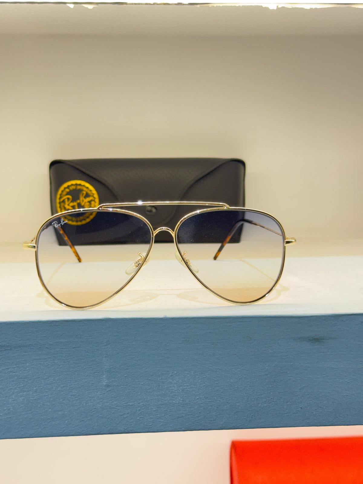 Ray-Ban aviateur, double pont et contours dorés, avec verres dégradés — photo réelle 1 de la paire chez NVL