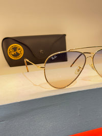 Ray-Ban aviateur, double pont et contours dorés, avec verres dégradés — photo réelle 2 de la paire chez NVL
